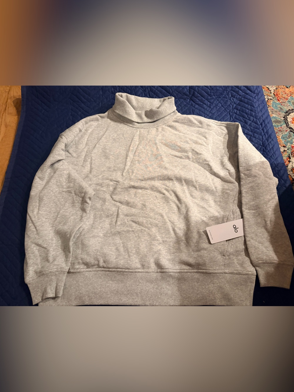 ALO Yoga Women’s Light Gray Hazy Mock Neck Pullover Sweatshirt (New)(Large)
